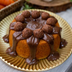 Bolo de cenoura com cobertura de brigadeiro